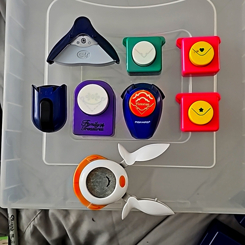 CORNER PAPER PUNCHES (ASSORT)